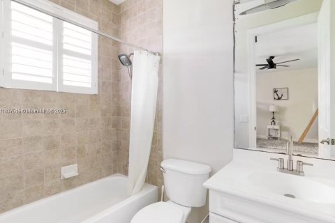 Снять в аренду виллу или дом в Паркленд, Флорида 5 спален, 510.96м2, № 1981957 - фото 9