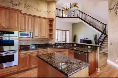 Снять в аренду виллу или дом в Паркленд, Флорида 5 спален, 510.96м2, № 1981957 - фото 28