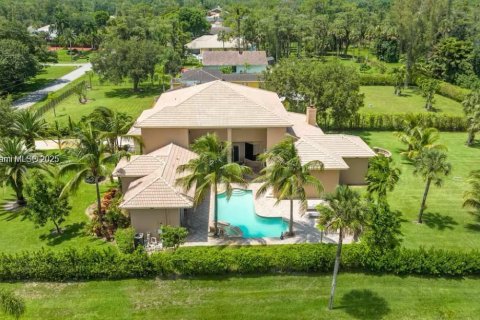 Снять в аренду виллу или дом в Паркленд, Флорида 5 спален, 510.96м2, № 1981957 - фото 5