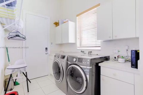 Снять в аренду виллу или дом в Паркленд, Флорида 5 спален, 510.96м2, № 1981957 - фото 15