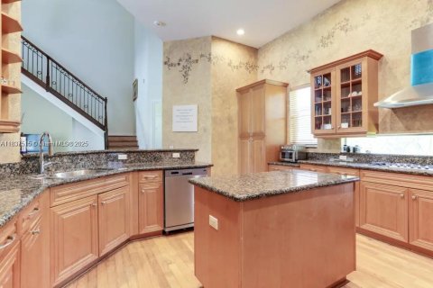 Снять в аренду виллу или дом в Паркленд, Флорида 5 спален, 510.96м2, № 1981957 - фото 25