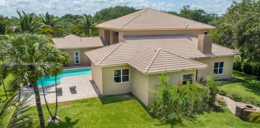 Дом в Паркленд, Флорида 5 спален, 510.96м2 № 1981957