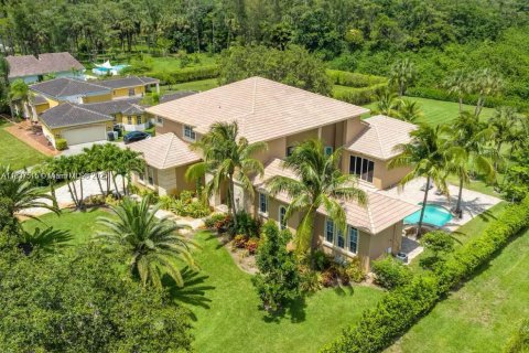 Снять в аренду виллу или дом в Паркленд, Флорида 5 спален, 510.96м2, № 1981957 - фото 6