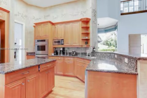 Снять в аренду виллу или дом в Паркленд, Флорида 5 спален, 510.96м2, № 1981957 - фото 23