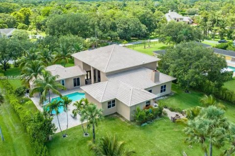 Снять в аренду виллу или дом в Паркленд, Флорида 5 спален, 510.96м2, № 1981957 - фото 4