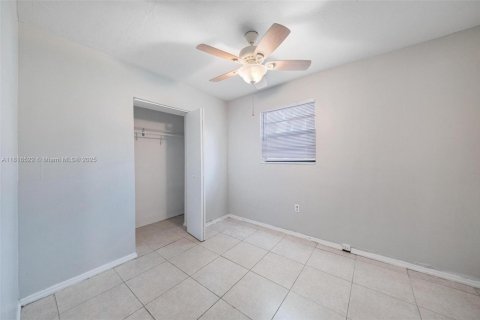 House in Miramar, Florida 3 bedrooms, 136.38 sq.m. № 1770639 - photo 30