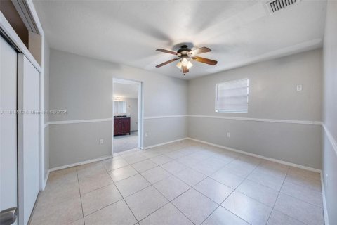 House in Miramar, Florida 3 bedrooms, 136.38 sq.m. № 1770639 - photo 26
