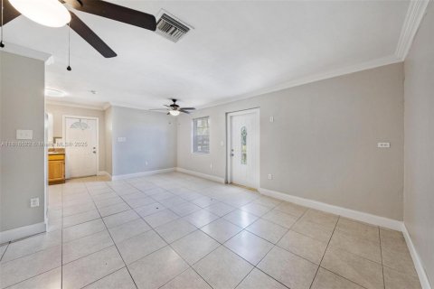 House in Miramar, Florida 3 bedrooms, 136.38 sq.m. № 1770639 - photo 16