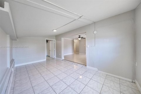 House in Miramar, Florida 3 bedrooms, 136.38 sq.m. № 1770639 - photo 20