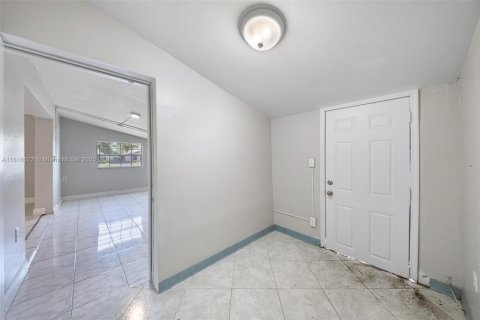 House in Miramar, Florida 3 bedrooms, 136.38 sq.m. № 1770639 - photo 22