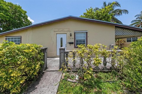 House in Miramar, Florida 3 bedrooms, 136.38 sq.m. № 1770639 - photo 5