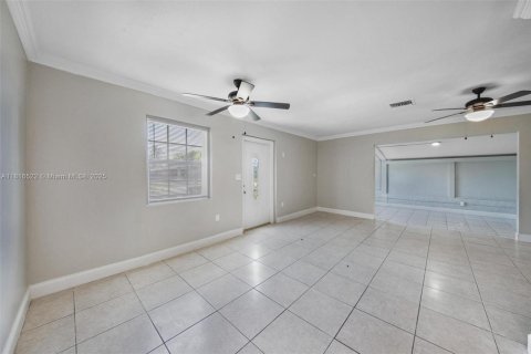 House in Miramar, Florida 3 bedrooms, 136.38 sq.m. № 1770639 - photo 17