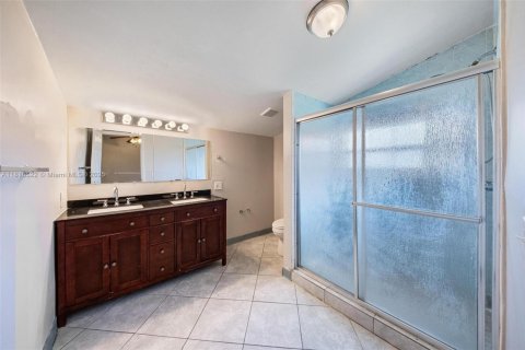 House in Miramar, Florida 3 bedrooms, 136.38 sq.m. № 1770639 - photo 28