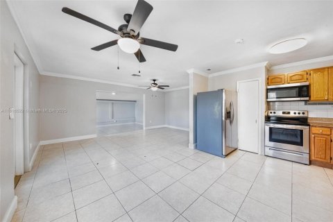 House in Miramar, Florida 3 bedrooms, 136.38 sq.m. № 1770639 - photo 11
