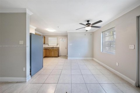 House in Miramar, Florida 3 bedrooms, 136.38 sq.m. № 1770639 - photo 15