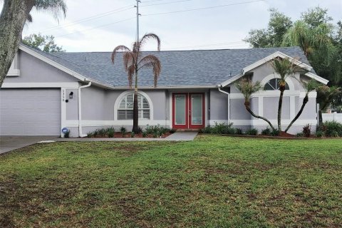 House in Lakeland, Florida 3 bedrooms, 158.58 sq.m. № 2100253