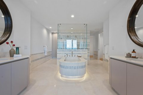 Condo in West Palm Beach, Florida, 4 bedrooms  № 2081998 - photo 8