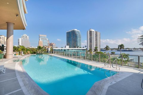 Condo in West Palm Beach, Florida, 4 bedrooms  № 2081998 - photo 17