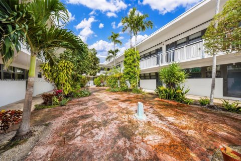 Propiedad comercial en venta en Miami Beach, Florida № 1958887 - foto 2