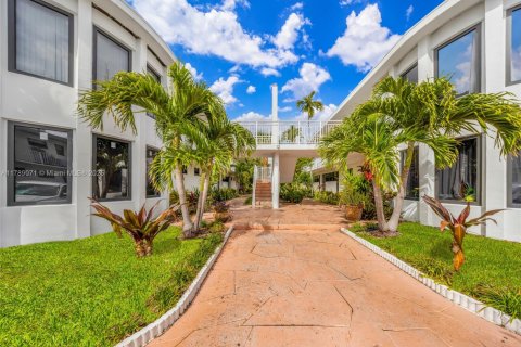 Propiedad comercial en venta en Miami Beach, Florida № 1958887 - foto 1