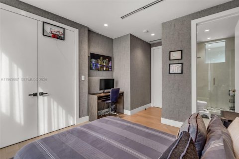 Condominio en alquiler en Key Biscayne, Florida, 6 dormitorios, 340.95 m2 № 2029592 - foto 21