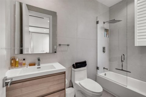 Condominio en alquiler en Key Biscayne, Florida, 6 dormitorios, 340.95 m2 № 2029592 - foto 18