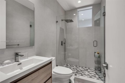 Condominio en alquiler en Key Biscayne, Florida, 6 dormitorios, 340.95 m2 № 2029592 - foto 22