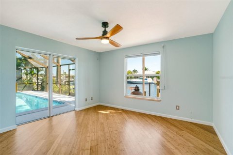 Casa en venta en Cape Coral, Florida, 4 dormitorios, 207.92 m2 № 1587524 - foto 19
