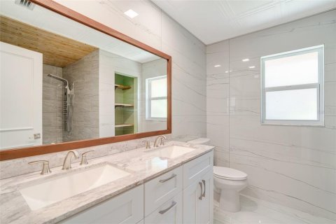 Casa en venta en Cape Coral, Florida, 4 dormitorios, 207.92 m2 № 1587524 - foto 22