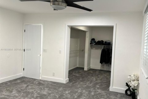 House in Margate, Florida 3 bedrooms, 185.43 sq.m. № 1994788 - photo 11