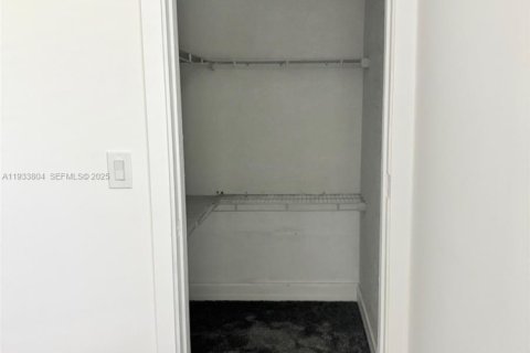 House in Margate, Florida 3 bedrooms, 185.43 sq.m. № 1994788 - photo 20