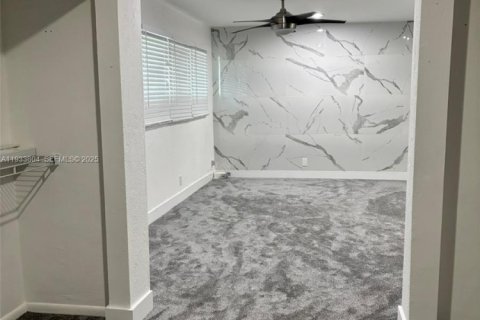 House in Margate, Florida 3 bedrooms, 185.43 sq.m. № 1994788 - photo 13