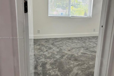 House in Margate, Florida 3 bedrooms, 185.43 sq.m. № 1994788 - photo 16