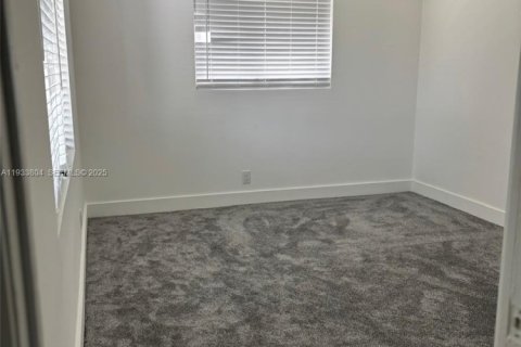 House in Margate, Florida 3 bedrooms, 185.43 sq.m. № 1994788 - photo 19