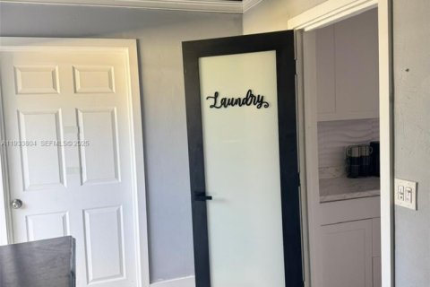 House in Margate, Florida 3 bedrooms, 185.43 sq.m. № 1994788 - photo 30