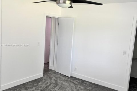 House in Margate, Florida 3 bedrooms, 185.43 sq.m. № 1994788 - photo 18