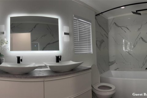 House in Margate, Florida 3 bedrooms, 185.43 sq.m. № 1994788 - photo 21