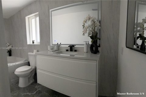 House in Margate, Florida 3 bedrooms, 185.43 sq.m. № 1994788 - photo 5