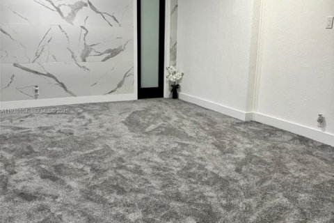 House in Margate, Florida 3 bedrooms, 185.43 sq.m. № 1994788 - photo 10