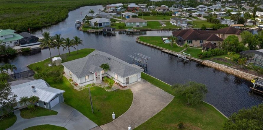 Casa en Punta Gorda, Florida 3 dormitorios, 207.45 m2 № 1839004