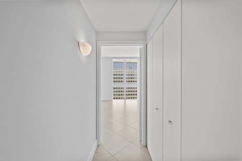 Купить кондоминиум в Уэст-Палм-Бич, Флорида 3 комнаты, 104.05м2, № 2272638 - фото 28