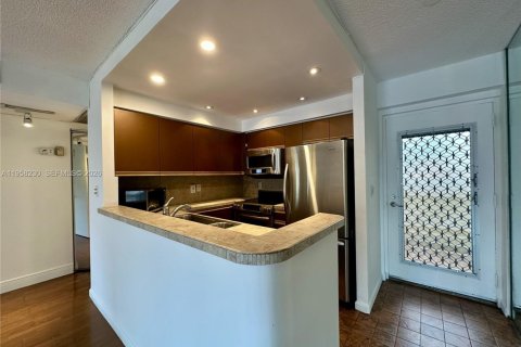 Copropriété à vendre à North Miami Beach, Floride: 1 chambre, 60.57 m2 № 2020863 - photo 2