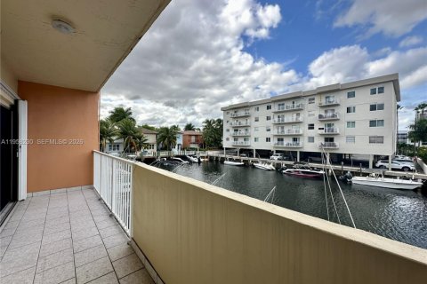 Copropriété à vendre à North Miami Beach, Floride: 1 chambre, 60.57 m2 № 2020863 - photo 6