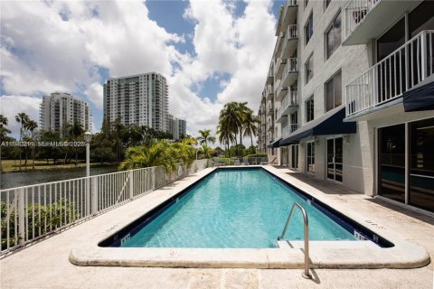 Condominio en venta en Miami, Florida, 2 dormitorios, 92.9 m2 № 2242193 - foto 23