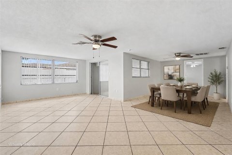 House in Port Richey, Florida 3 bedrooms, 132.85 sq.m. № 2217345 - photo 7