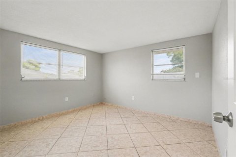 House in Port Richey, Florida 3 bedrooms, 132.85 sq.m. № 2217345 - photo 17