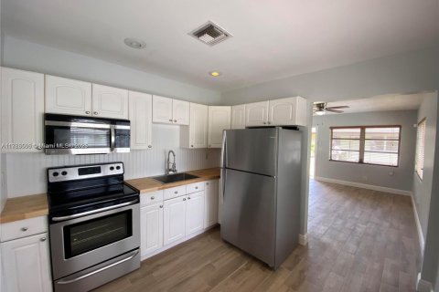 Commercial property in Fort Lauderdale, Florida 160.54 sq.m. № 1727929 - photo 1