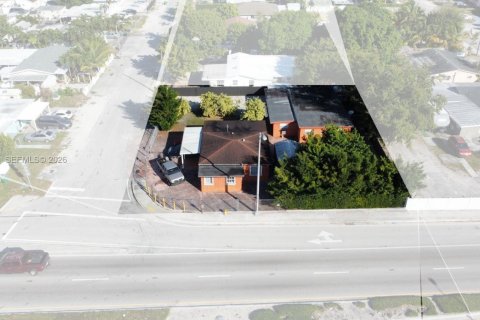 Коммерческая недвижимость в Майами, Флорида № 2020985