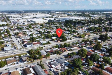 Купить коммерческую недвижимость в Майами, Флорида № 2020985 - фото 11