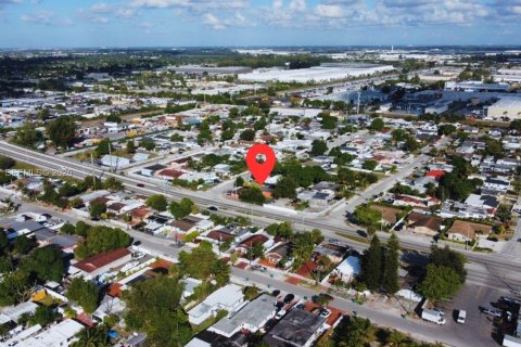 Купить коммерческую недвижимость в Майами, Флорида № 2020985 - фото 12